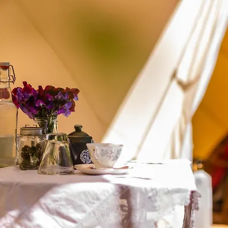 The Botanical Bell Tent Lyxtält